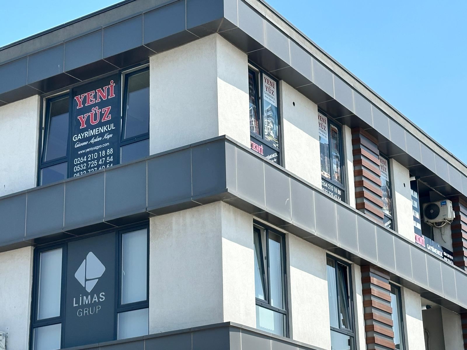 Yeni Yüz Gayrimenkul ofis binası — Altınova Bulvar İş Merkezi, Serdivan